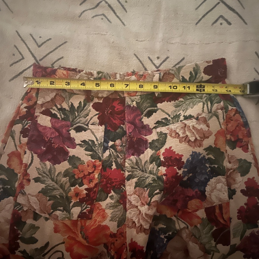 Davi & Dani Floral Tapestry Pants – Size Small – Boho Barrel Leg - Picture 13 of 13